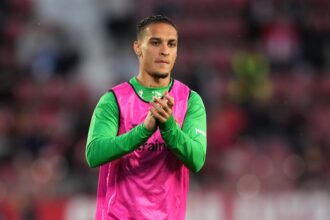 Antony in action for Real Betis