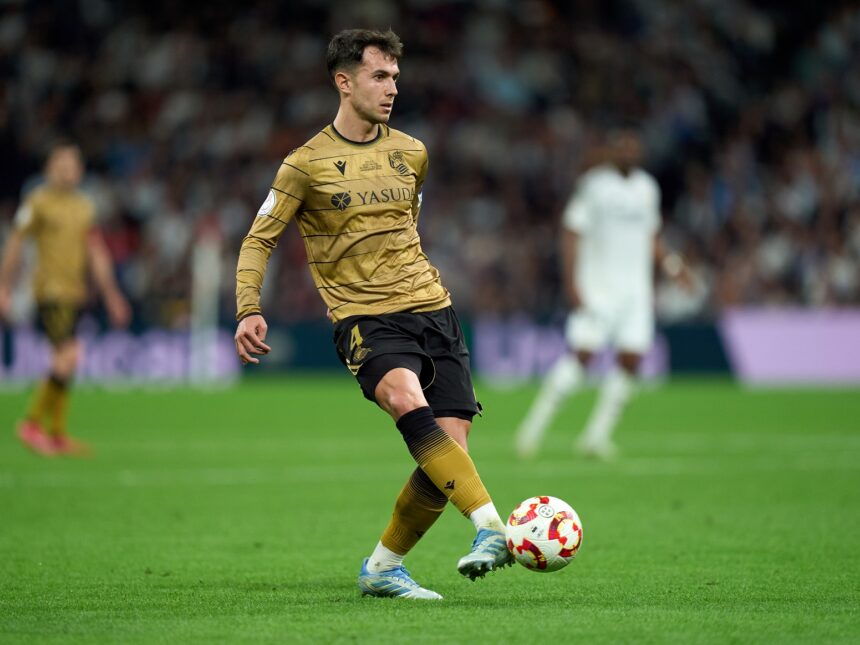 Real Sociedad midfielder Martin Zubimendi in action
