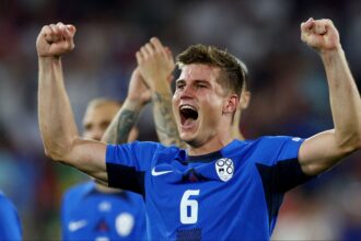 "Dominant" £17m star says yes to signing for Leeds United
