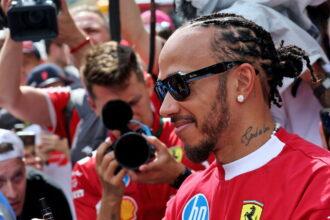 Jacques Villeneuve calls out Ferrari’s “odd” communication with Lewis Hamilton