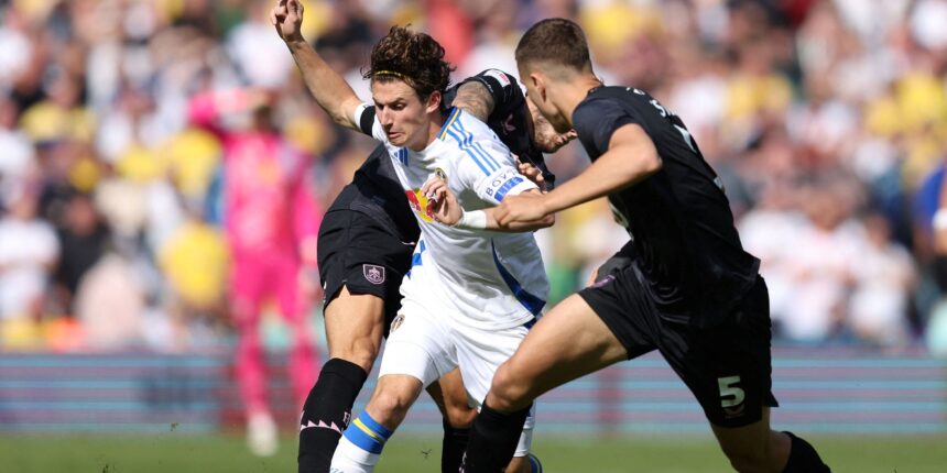 Leeds and Burnley battle for free agent signing of "immense" Premier League defender