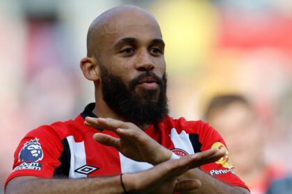Newcastle holding talks over signing £70m "monster"
