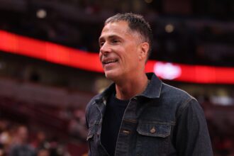 The LA Lakers decided to trade for an injured player, and did not rescind the agreement unlike Mark Williams deal