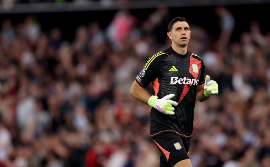 Man United making desperate attempts to close agreement with World Cup winner