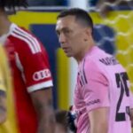 Boca goalkeeper Augustin Marchesin thwarts Bayern winger Michael Olise after brilliant Kingsley Coman work (Video)