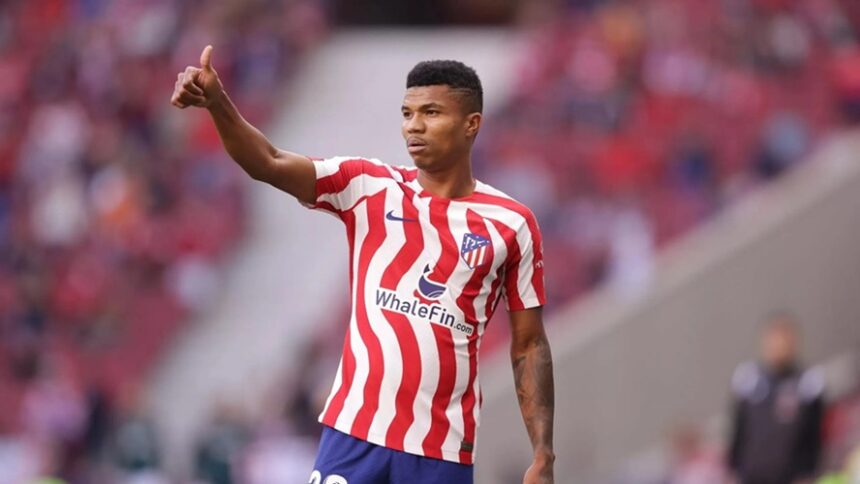 Sunderland to sign Reinildo Mandava