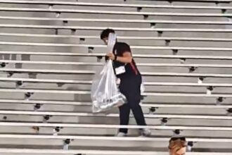 Urawa Red Diamonds fans stay to clean up stadium stands after Club World Cup loss (Video)