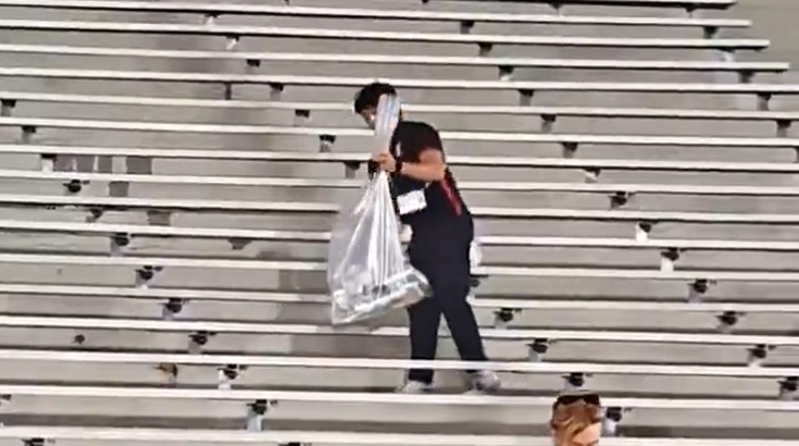 Urawa Red Diamonds fans stay to clean up stadium stands after Club World Cup loss (Video)