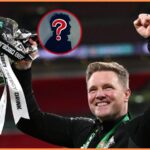 Newcastle manager Eddie Howe celebrates with the Carabao Cup