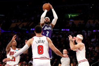 Carmelo Anthony and DeMar DeRozan urge NBA players to not rely only on 3-point shot, ‘Get a bucket...'