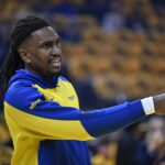 Kevon Looney shares what he told friends in 2015 after watching Stephen Curry in Warriors practice for first time