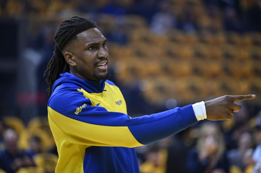 Kevon Looney shares what he told friends in 2015 after watching Stephen Curry in Warriors practice for first time