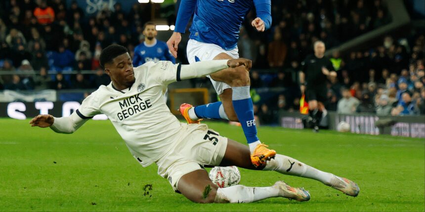 Rangers "close to agreeing" move for 6 ft 4 star