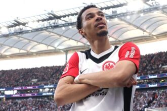Newcastle enter Ekitike race