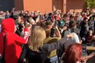 Liverpool fans gather outside Anfield to pay tribute to Diogo Jota after tragic car accident (Video)
