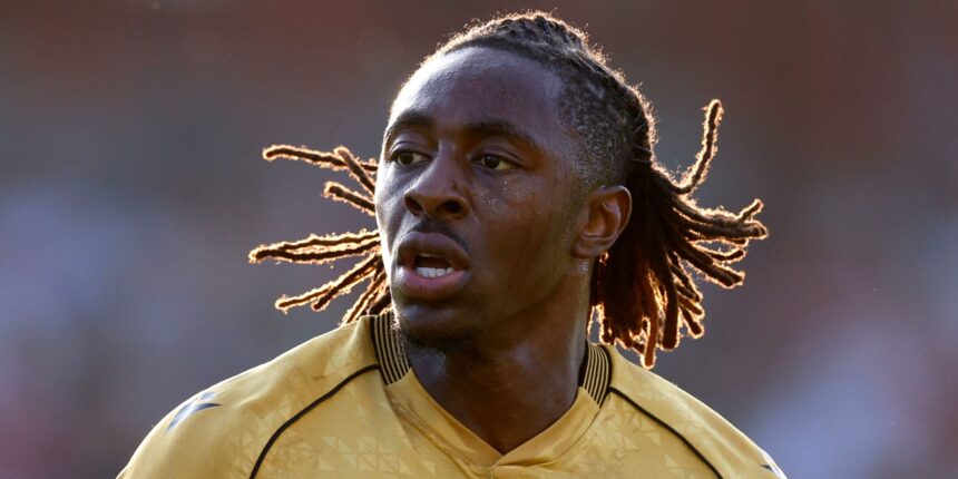 £25m sensation greenlights Arsenal transfer with Eze after "early" talks