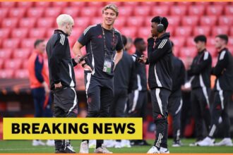 Report: World-class manager ready to provide Man United outcast with exit route