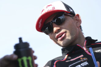 How does Jorge Martin view fan backlash to Aprilia MotoGP contract dispute?