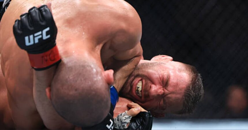 Khamzat Chimaev Smashes Through 'DDP' to Seize the Middleweight Crown - UFC 319 Highlights