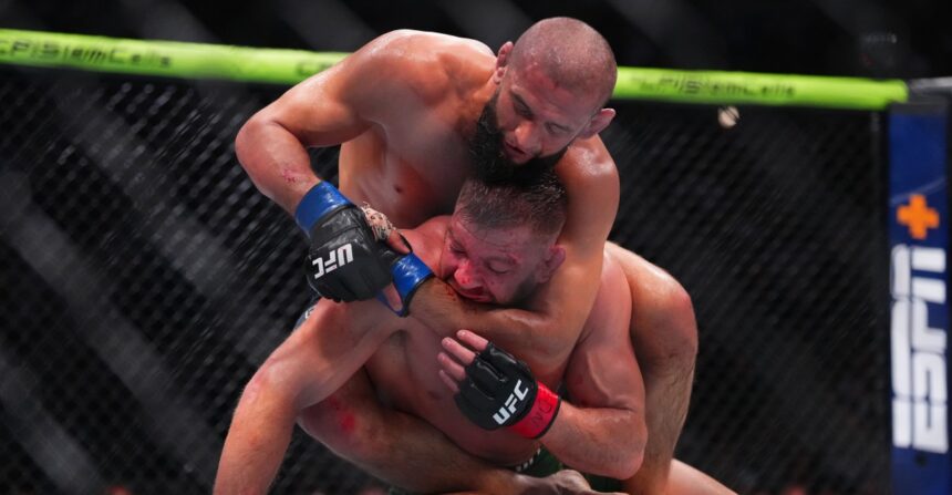 Khamzat Chimaev mauls Dricus du Plessis on the ground to win middleweight title in UFC 319 main event