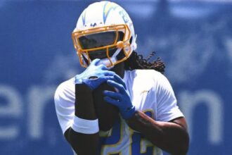 Najee Harris Chargers pic