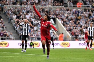 Van Dijk urges Liverpool hero Ngumoha to ´stay humble´ after St. James´ Park heroics