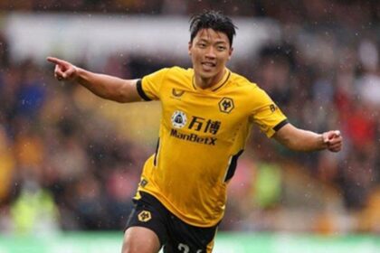 Wolves close doors for Hwang exit