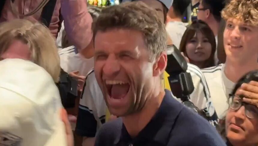 Bayern Munich icon Thomas Muller welcomed warmly at Vancouver airport (Video)