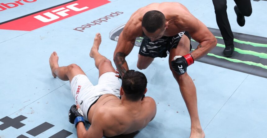 Carlos Ulberg demolishes Dominick Reyes with brutal first-round knockout at UFC Perth