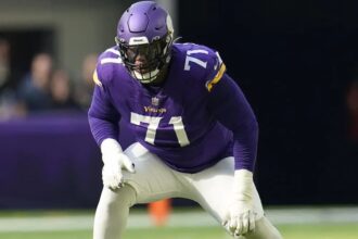 Christian Darrisaw Vikings pic