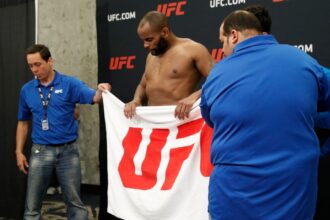 Daniel Cormier explains why Luke Rockhold is to blame for UFC 210 towel-gate incident