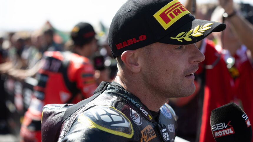 Sam Lowes benefits from “front row seat” to Nicolo Bulega vs Toprak Razgatlioglu