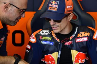 Sam Lowes, 2025 French WorldSBK, pit box. Credit: Gold and Goose.