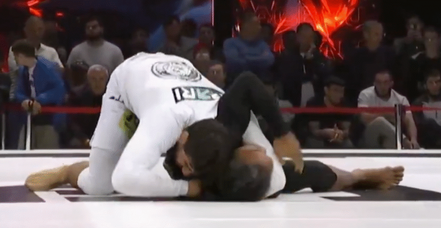 Video: Arman Tsarukyan puts Benson Henderson to sleep in grappling match