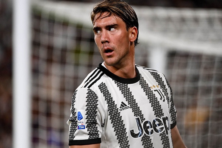 Juventus contemplate Vlahovic future