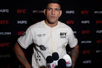 Alex Pereira responds to Magomed Ankalaev’s coach, possible move to heavyweight