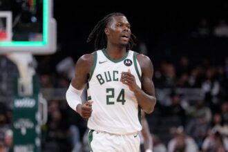 Chris Livingston playing for the Milwaukee Bucks