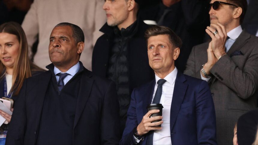 Chairman in overdrive trying to stop 3-4-2-1 manager joining Man Utd