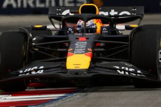 Verstappen fastest in tight final Singapore GP practice