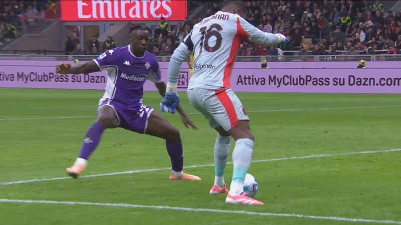 Goalkeeper Mike Maignan shows excellent dribbling skills in AC Milan’s victory over Fiorentina (Video)
